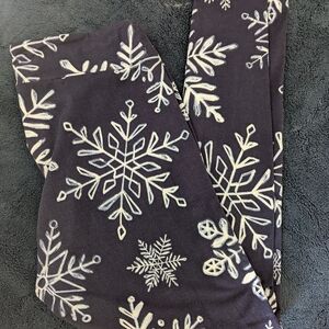 LuLaRoe Black Leggings with White Snowflake Print